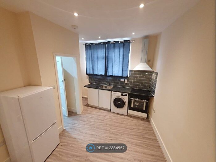 Studio To Rent In Station Road, London, NW10