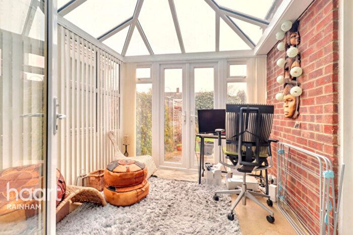 4 Bedroom End Of Terrace House For Sale In Ford Close, Rainham, RM13