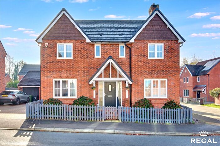 4 Bedroom Detached House For Sale In Savernake Way, Fair Oak, SO50