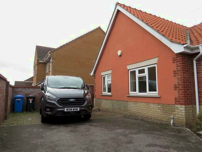 2 Bedroom Semi-Detached Bungalow To Rent In Broad Fleet Close, Oulton, Lowestoft, NR32