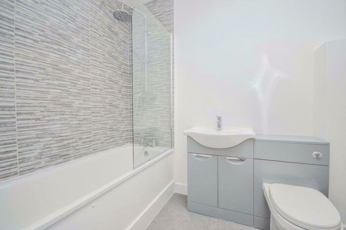 1 Bedroom Flat To Rent In Victoria Road, Swindon, SN1