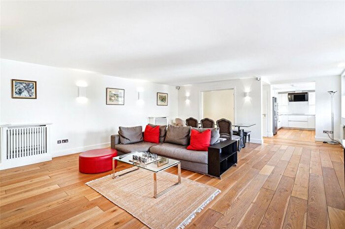 2 Bedroom Flat To Rent In Grosvenor Square, London, W1K