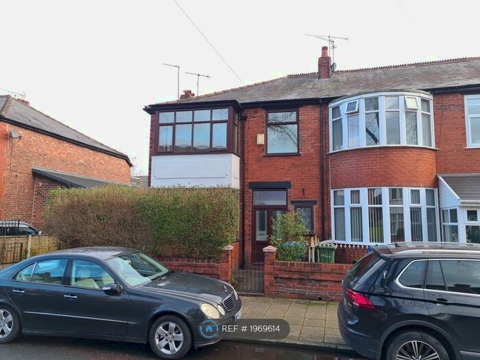 4 Bedroom Semi-Detached House To Rent In St John's Road, Manchester, M16