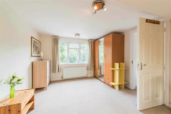 1 Bedroom Flat To Rent In Holders Hill Drive, London, NW4