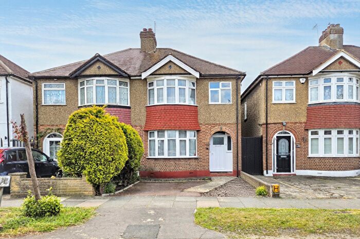 3 Bedroom Semi-Detached House For Sale In Broadoak Avenue, Enfield, EN3