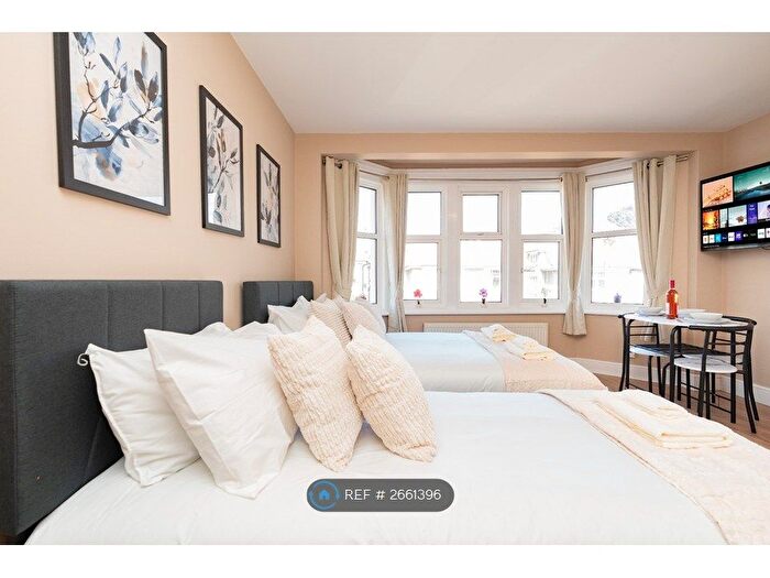 Studio To Rent In Queens Park Road, Bournemouth, BH8