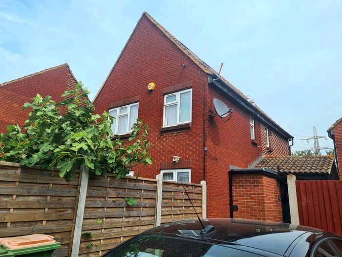 2 Bedroom Semi-Detached House To Rent In Porter Road, Beckton, London, E6