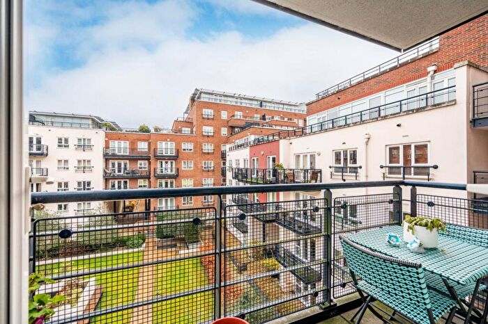 1 Bedroom Flat For Sale In Royal Quarter, Kingston, Kingston Upon Thames, KT2