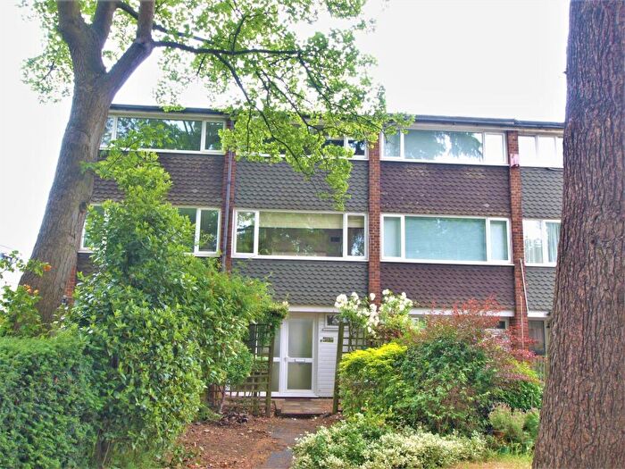 3 Bedroom Town House To Rent In Park Road, Bromley, BR1
