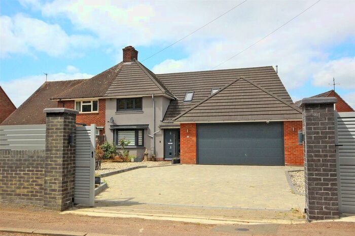 5 Bedroom Property For Sale In Willington Road, Cople, Bedford, Bedfordshire, MK44