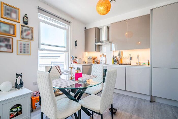 1 Bedroom Flat To Rent In Parsons Green Lane, Parsons Green, London, SW6