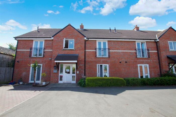 2 Bedroom Flat To Rent In Argyle St, Gorse Hill, Swindon, SN2