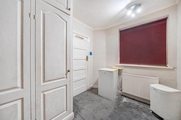 2 Bedroom Bungalow For Sale In Brookfields Avenue, Mitcham, CR4