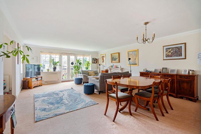 2 Bedroom Apartment For Sale In Duck's Hill Road, Northwood, HA6