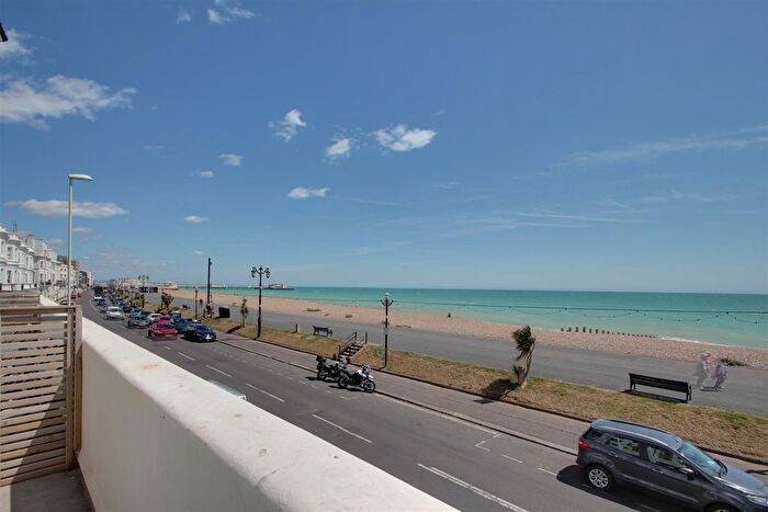 2 Bedroom Flat To Rent In Claydon Court, Marine Parade, Worthing, BN11