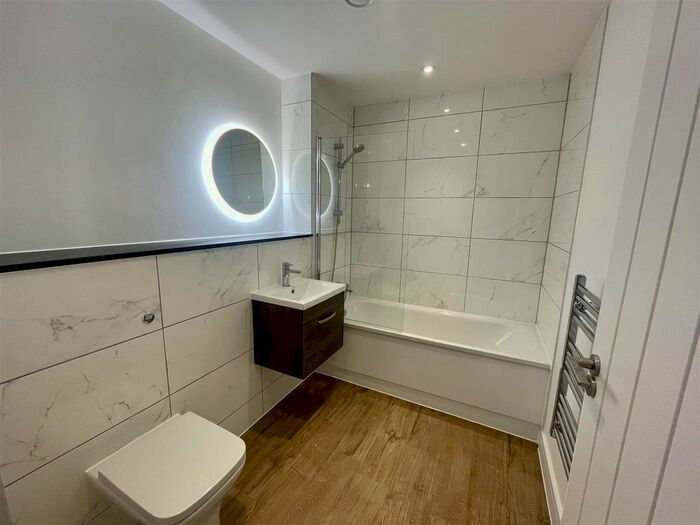 1 Bedroom Flat To Rent In Angel Square, St. Petersgate, Stockport, SK1