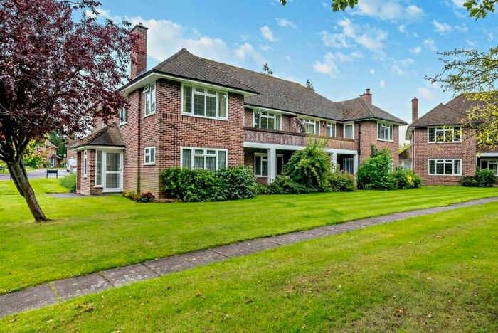 3 Bedroom Maisonette To Rent In The Glen, Northwood, HA6