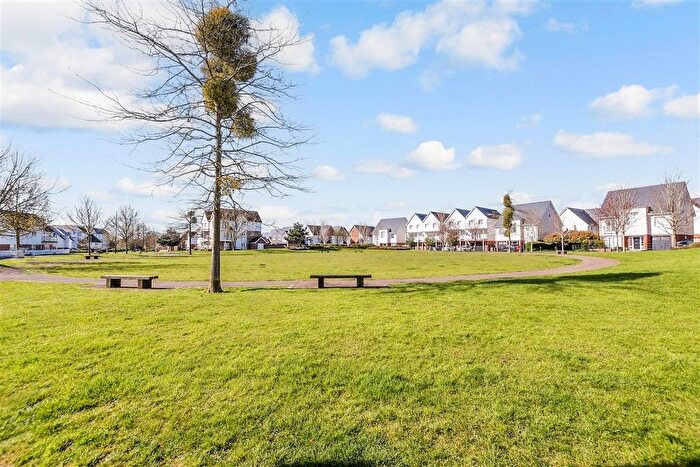 2 Bedroom Flat For Sale In Poynder Drive, Holborough Lakes, Kent, ME6