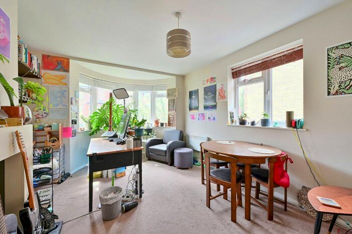 1 Bedroom Flat To Rent In Rosehill Road, Earlsfield, London, SW18