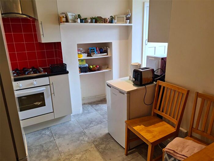 Apartment To Rent In Stonecot Hill, Sutton, Surrey, SM3