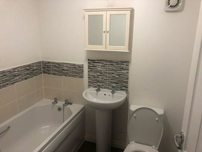 3 Bedroom Semi-Detached House To Rent In Blackthorn Road, Didcot, OX11