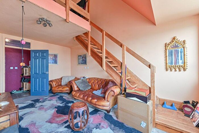 1 Bedroom Flat For Sale In Grantham Road, Clapham North, London, SW9