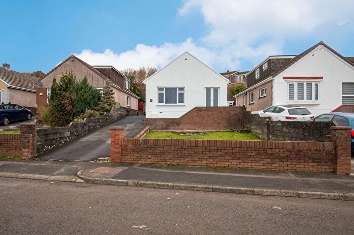 3 Bedroom Detached Bungalow For Sale In Heol-Y-Groes, Bridgend, CF31