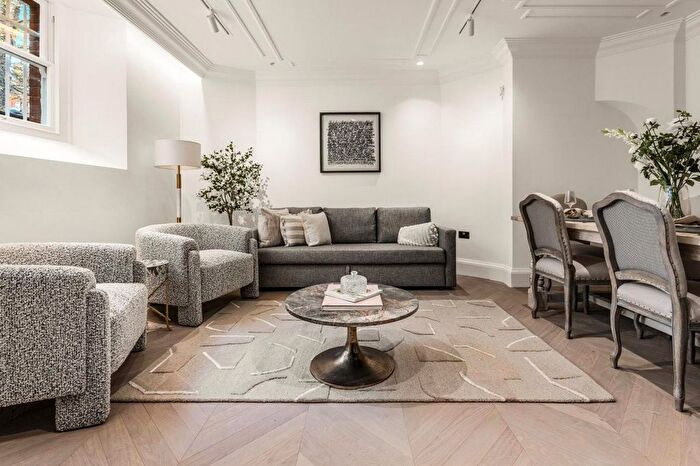 2 Bedroom Flat To Rent In South Street, London, W1K