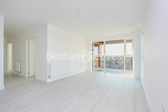 2 Bedroom Flat To Rent In East Acton Lane, Acton, W3