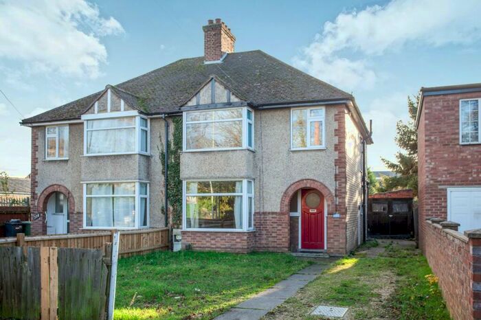 4 Bedroom Semi-Detached House To Rent In Newmarket Road, CB5