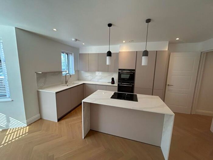 2 Bedroom Apartment To Rent In Beechcroft Avenue, Golders Green, NW11
