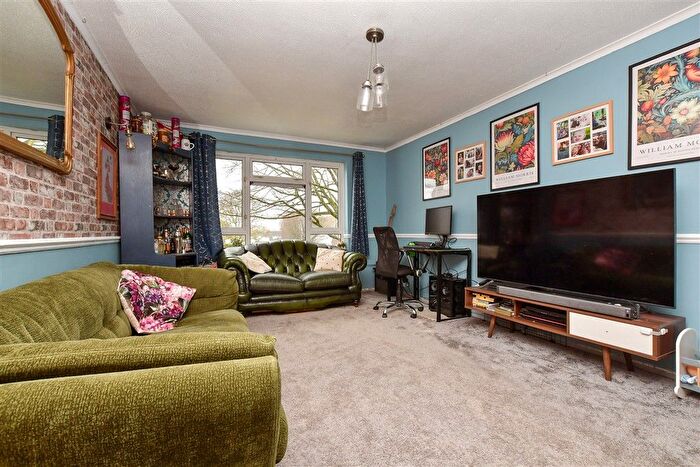 2 Bedroom Flat For Sale In Levett Road, Leatherhead, Surrey, KT22