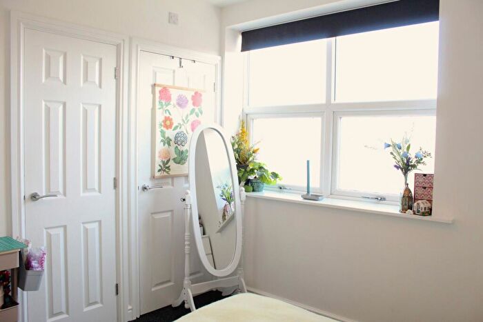 1 Bedroom Flat To Rent In Flat, High Street - Bed, LN5