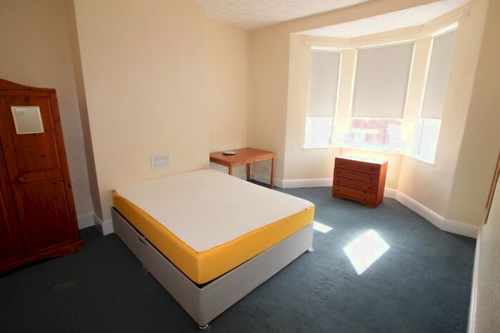 3 Bedroom Flat To Rent In Simonside Terrace, Newcastle Upon Tyne, NE6