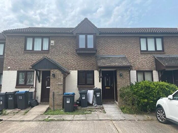 2 Bedroom House To Rent In Broster Gardens, South Norwood, SE25