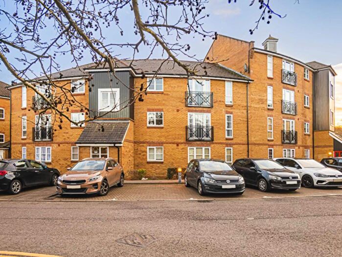 2 Bedroom Apartment To Rent In Imperial Way, Hemel Hempstead, Hertfordshire, HP3