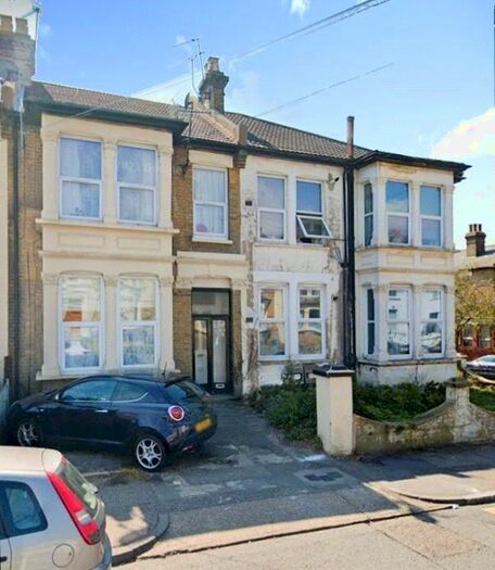 Studio To Rent In York Road, Southend-On-Sea, Essex, SS1
