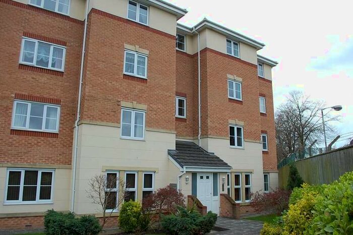 3 Bedroom Flat To Rent In Firbank Close, Ashton-under-lyne, OL7