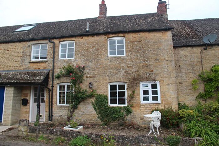 3 Bedroom Terraced House To Rent In Chapel Lane, OX7