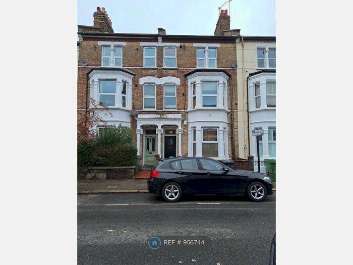 2 Bedroom Flat To Rent In Sandmere Road, London, SW4