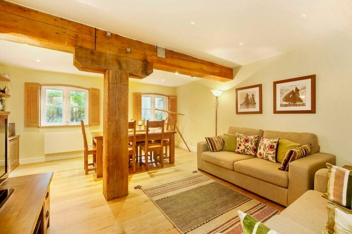 2 Bedroom Flat To Rent In Mill Street, London, SE1