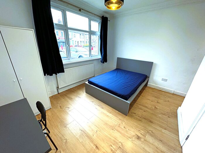Studio To Rent In Ilford Lane, Ilford, IG1