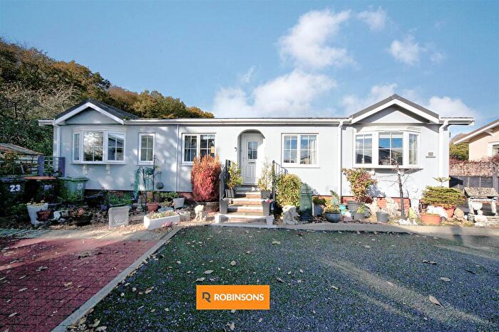 2 Bedroom Park Home For Sale In Residential Park, Caddington, LU1