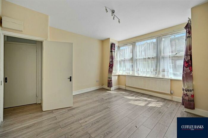 2 Bedroom Apartment To Rent In Rosslyn Crescent, Harrow, Middlesex, HA1