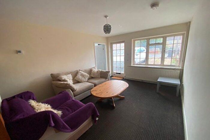 4 Bedroom Semi-Detached House To Rent In Myrtle Grove, Nottingham, NG9