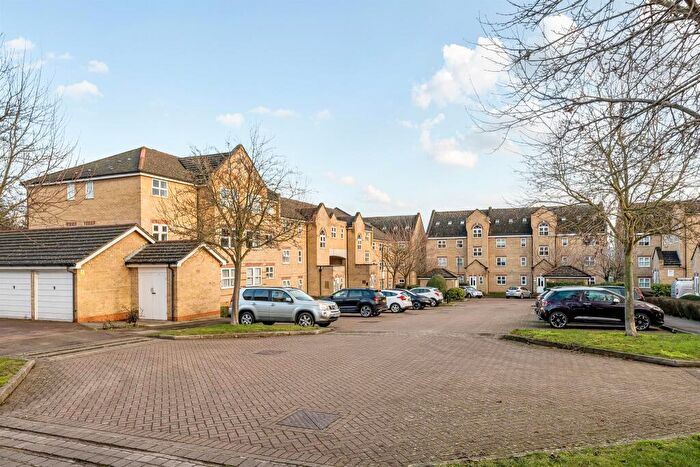 2 Bedroom Flat For Sale In Kirkland Drive, Enfield, EN2