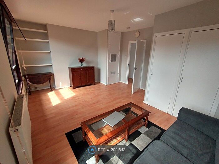 1 Bedroom Flat To Rent In Custance House, London, N1