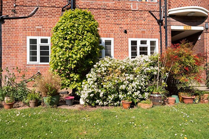 2 Bedroom Flat To Rent In Woodford Road, South Woodford, E18