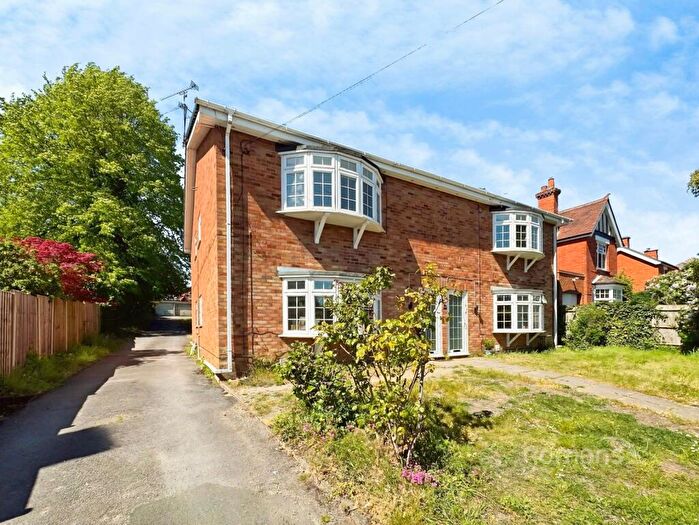 2 Bedroom Flat To Rent In Connaught Road, Fleet, Hampshire, GU51