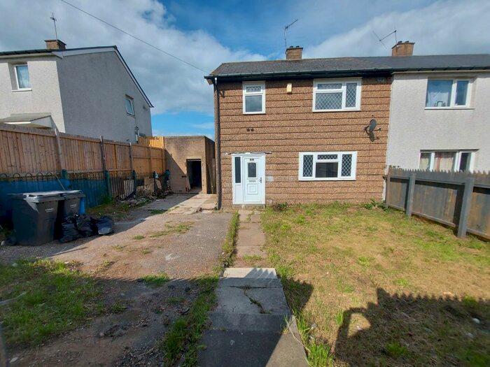 3 Bedroom Semi-Detached House To Rent In Fencote Crescent, Bradford, BD2